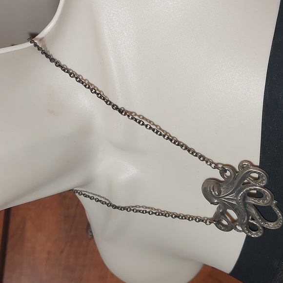 Vintage Repousse Octopus Pendant Silver Tone Statement Necklace - Picture 2 of 6